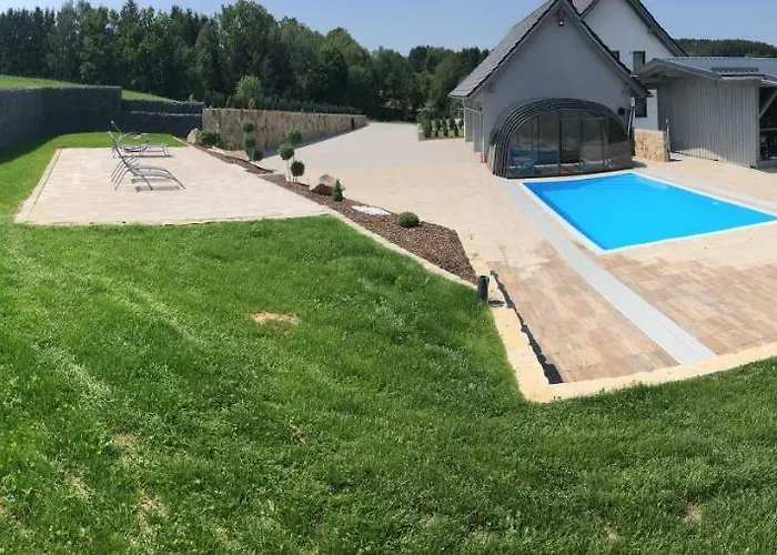 Mit Pool Und Wellness アパート Neukirchen-Balbini