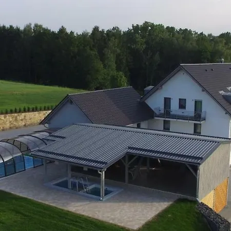 Mit Pool Und Wellness * Neukirchen-Balbini